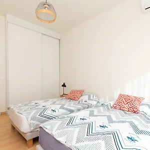  Appartement Violet, Bord De