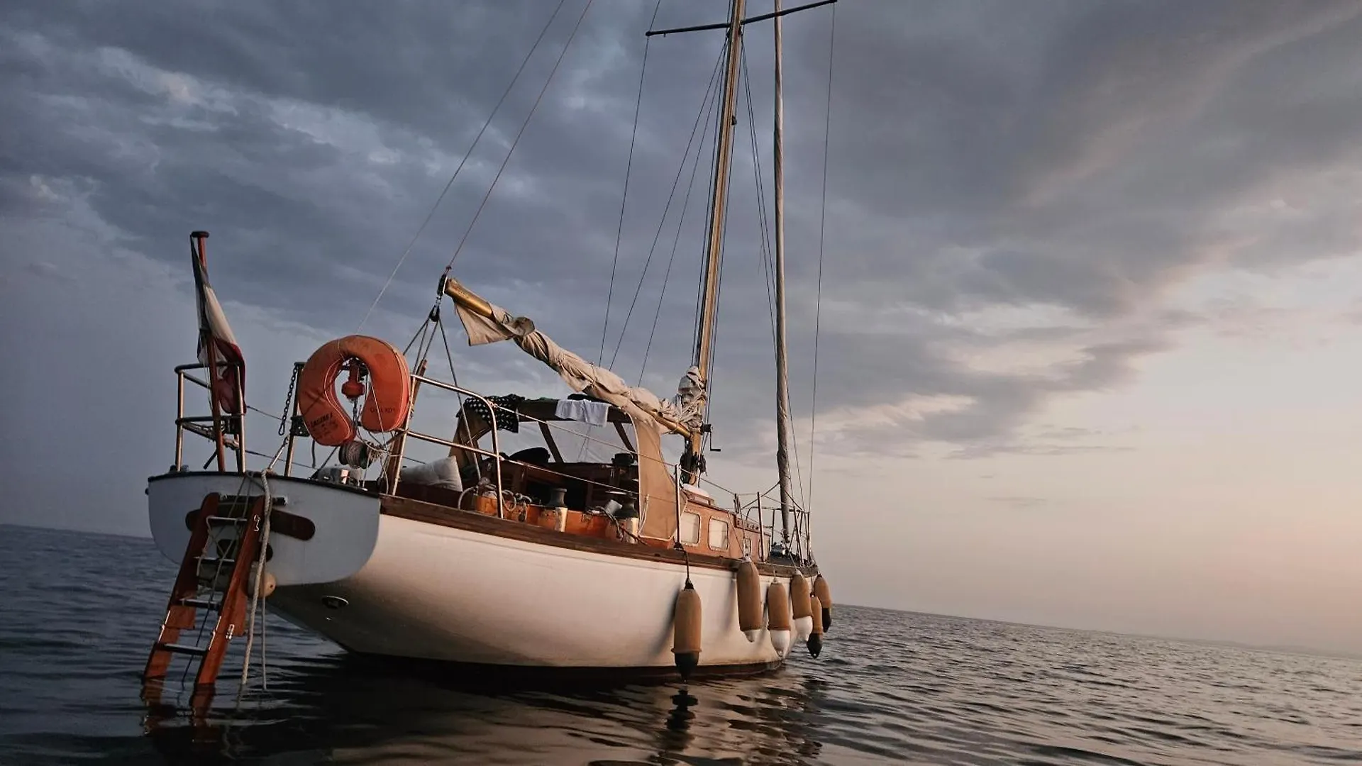 Botel Voilier Santana A Cannes France